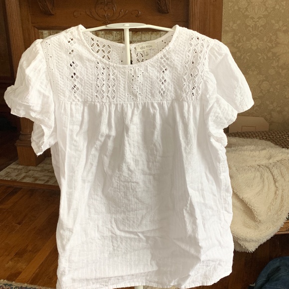 Ella moss‎ cotton eyelet top. Worn a few tines - Picture 1 of 3